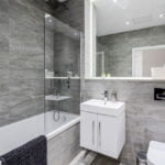 Top Floor Luxury 2 Bedroom apartment bathroom