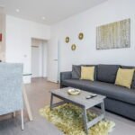 Top Floor Luxury 2 Bedroom apartment living area