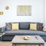 Top Floor Luxury 2 Bedroom apartment living room